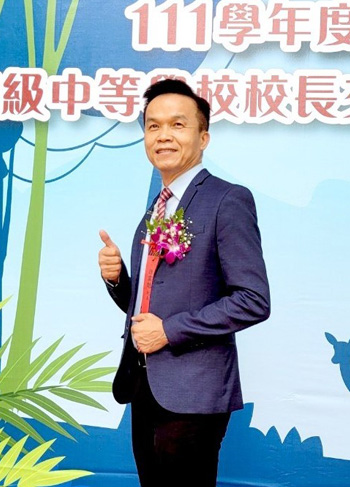 校長徐震魁照片